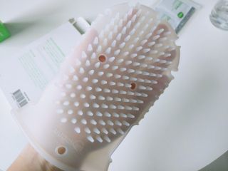 whol 키토미스트 150ml + 실리콘바디브러쉬  강아지 고양이 항균항바이러스, 강력탈취 피부 보습,무향 — 3.5점을 준 리뷰어가 2022년 9월 올린 사용 사진