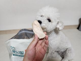 [펫시밀] 원물그대로 영양듬뿍 동결건조 왕북어트릿300g,왕치킨트릿400g,열빙어트릿300g 대용량 간식 — 5점을 준 리뷰어가 2023년 5월 올린 사용 사진