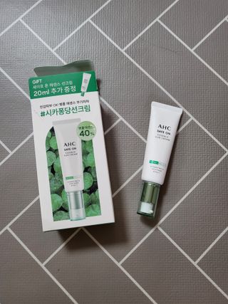 [AHC] 세이프온 에센스 선크림 올리브영 스페셜 증정 기획세트 — 5점을 준 리뷰어가 2022년 6월 올린 사용 사진
