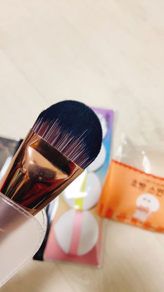 [툴앤썸] 메이크업 브러시로 바르고 호빵 스펀지로 클렌징하는 A-Z 뷰티툴 5종 — 5점을 준 리뷰어가 2021년 2월 올린 사용 사진