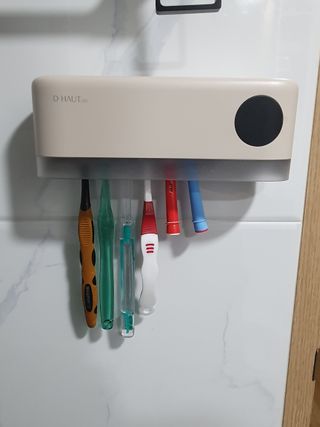 디하우트 랩 디하우트랩 UV 무선 칫솔살균기하루 8회 자동 살균 — 5점을 준 리뷰어가 2021년 11월 올린 사용 사진