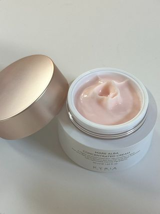 키리아 테라피 N[키라아 테라피] 마레 알바 컨센트레이티드 크림 50ml — 5점을 준 리뷰어가 2024년 9월 올린 사용 사진