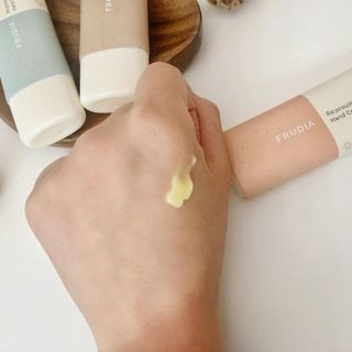 [후르디아] 끈적임 없는 착한성분 비건  핸드크림 3종 — 5점을 준 리뷰어가 2022년 12월 올린 사용 사진