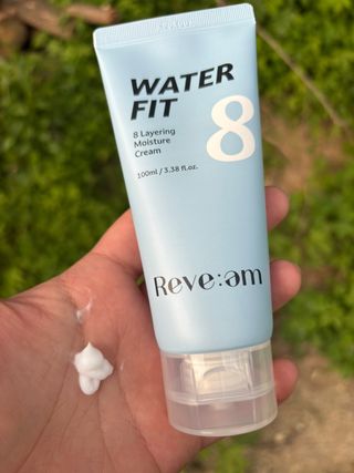 나우 [리브엠]피부 속부터 겹겹이, 촘촘하게! 워터핏8중 수분착붙 크림 — 5점을 준 리뷰어가 2025년 5월 올린 사용 사진