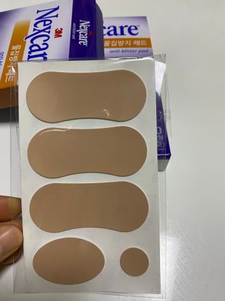 3M 넥스케어 물집방지쿠션테이프 1매 + 물집방지패드 10매 — 5점을 준 리뷰어가 2024년 4월 올린 사용 사진
