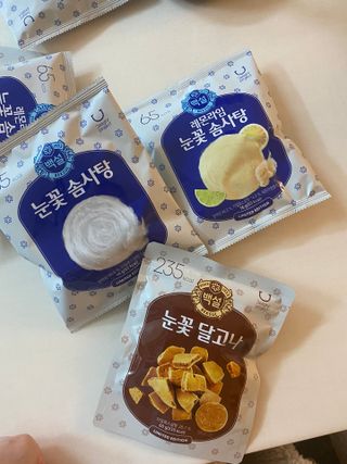 딜라이트 프로젝트  달콤한 눈꽃 간식세트( 눈꽃 솜사탕 / 레몬라임 솜사탕 / 달고나 총 7EA+스마트톡 증정) — 3.5점을 준 리뷰어가 2022년 5월 올린 사용 사진