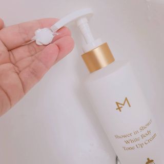 [엠메이데이] 샤워인샤워 화이트 바디 톤업크림 300g — 5점을 준 리뷰어가 2021년 12월 올린 사용 사진