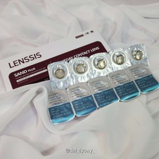 렌시스 LENSSIS [ 렌시스 ] 최적의 함수율로 오랫동안 촉촉한 원데이 렌즈 ｜ 5컬러 중 택1｜ — 4점을 준 리뷰어가 2021년 5월 올린 사용 사진