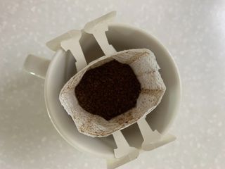도이퉁 드립백 커피 60g 다크로스트 미디움로스트 — 2.5점을 준 리뷰어가 2021년 2월 올린 사용 사진