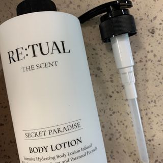 레츄얼 더 센트 바디로션 시크릿 파라다이스(500ml) — 5점을 준 리뷰어가 2022년 7월 올린 사용 사진