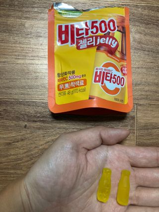 [광동제약] 비타500데일리스틱 50포 & 비타500구미 1개 — 4.5점을 준 리뷰어가 2021년 12월 올린 사용 사진