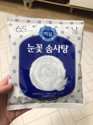 딜라이트 프로젝트  달콤한 눈꽃 간식세트( 눈꽃 솜사탕 / 레몬라임 솜사탕 / 달고나 총 7EA+스마트톡 증정) — 3.5점을 준 리뷰어가 2022년 4월 올린 사용 사진