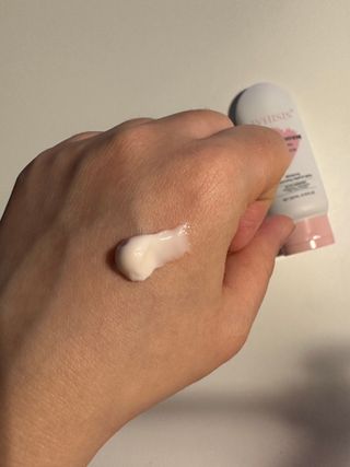 위시스 프리미엄 글루타치온  화이트닝 바디로션 — 5점을 준 리뷰어가 2023년 2월 올린 사용 사진