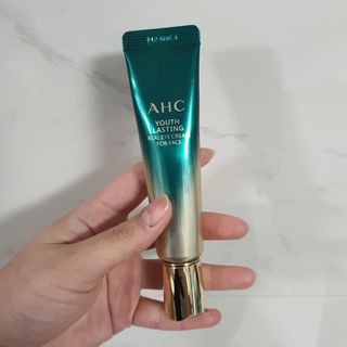 [NEW 탄력유턴 아이크림] AHC 유스 래스팅 리얼 아이크림 포 페이스 — 5점을 준 리뷰어가 2021년 3월 올린 사용 사진
