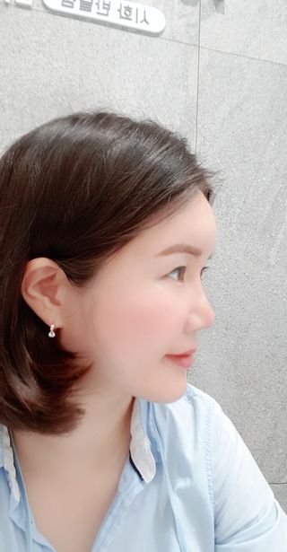 [골드앤디어] 14K 사선 큐빅 원터치 귀걸이_3color — 5점을 준 리뷰어가 2021년 6월 올린 사용 사진