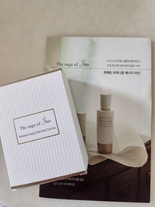 더사가오브수 [사가수] 효혜윤 보태니컬 에너지 에센스인로션 20ml /아이포올 스틱 3g — 5점을 준 리뷰어가 2023년 3월 올린 사용 사진