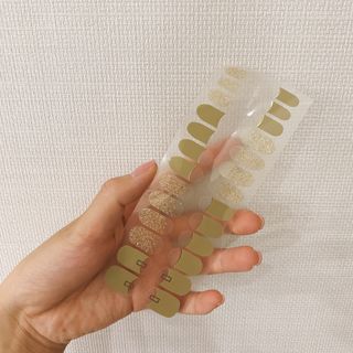 [네일가게] 햇빛에 닿으면 색이 변하는 신기한 햇살 반전 네일스티커_B — 5점을 준 리뷰어가 2021년 8월 올린 사용 사진