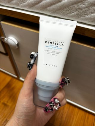 [스킨1004] 마다가스카르 센텔라 히알루-시카 워터핏 선세럼 50ml — 5점을 준 리뷰어가 2024년 5월 올린 사용 사진