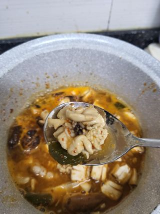 소담스퀘어 상암 궁중해물탕조씨집 백년가게 조씨집 팔뚝탕1인분550g — 4점을 준 리뷰어가 2022년 12월 올린 사용 사진