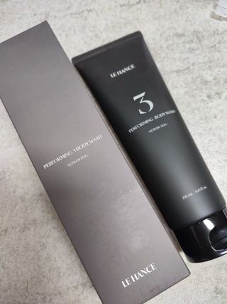르핸스 퍼포밍 3 바디워시 비반트포렛/베티버포그 — 4점을 준 리뷰어가 2022년 12월 올린 사용 사진