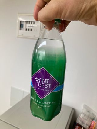 몽베스트 Montbest with Sparkling water Plain 20병 — 4.5점을 준 리뷰어가 2022년 6월 올린 사용 사진