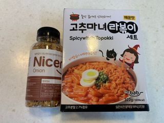 더밥  고추마녀 라볶이 +  나이스미 무설탕 현미후레이크 — 5점을 준 리뷰어가 2021년 10월 올린 사용 사진