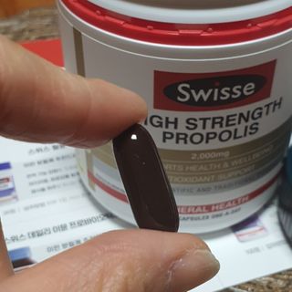 Swisse 스위스 고함량 프로폴리스 2,000mg 210정 — 5점을 준 리뷰어가 2021년 2월 올린 사용 사진