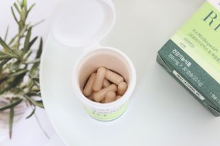 라엘 밸런스 3종 (질 건강 리스펙타 프로바이오틱스, 월경케어 보라지유, 요로건강 크랜베리) 랜덤 증정 1개 — 4점을 준 리뷰어가 2022년 11월 올린 사용 사진