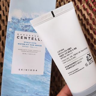 [스킨1004] 마다가스카르 센텔라 히알루-시카 워터핏 선세럼 50ml — 5점을 준 리뷰어가 2024년 5월 올린 사용 사진