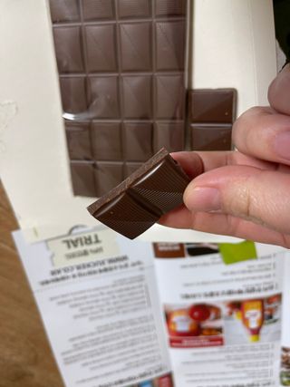 당류2g 자일리톨로 단맛을낸 슈카 퓨어비건 무설탕초콜릿 Xucker vegan 2개입 — 2.5점을 준 리뷰어가 2021년 4월 올린 사용 사진