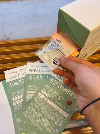 [닥터잇츠] 개인맞춤형 건강기능식품_2종 중 택 1 — 5점을 준 리뷰어가 2024년 1월 올린 사용 사진
