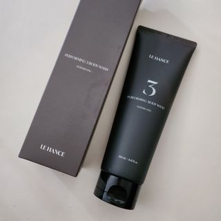 르핸스 퍼포밍 3 바디워시 비반트포렛/베티버포그 — 5점을 준 리뷰어가 2022년 12월 올린 사용 사진