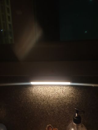 아카라 어두울 때만 켜지는 스마트 무선 센서등 — 5점을 준 리뷰어가 2021년 10월 올린 사용 사진