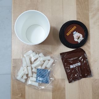 유비쿡 컵떡볶이 매운컵떡볶이2개/ 짜장컵떡볶이 2개  총 4개세트 — 5점을 준 리뷰어가 2021년 6월 올린 사용 사진