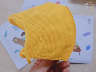 [블루 본 아이노우] 유아용 컬러마스크 40 PCS SET 2중 택 1 — 5점을 준 리뷰어가 2021년 5월 올린 사용 사진