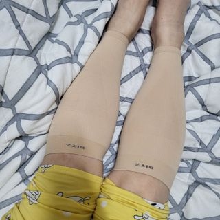 하트플로우 종아리 압박 밴드 스타킹 — 4점을 준 리뷰어가 2022년 9월 올린 사용 사진