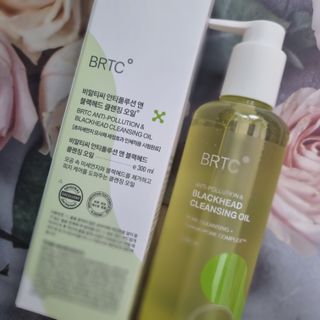 비알티씨 BRTC 안티폴루션 앤 블랙헤드 클렌징오일 300ml — 5점을 준 리뷰어가 2022년 12월 올린 사용 사진