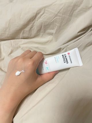 리더스코스메틱 리더스 카밍 바이오틱스 선 에센스 SPF 50+ PA++++ — 5점을 준 리뷰어가 2022년 5월 올린 사용 사진