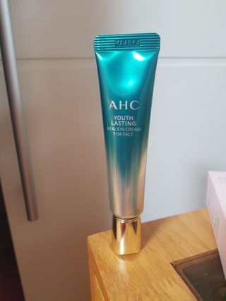 [NEW 탄력유턴 아이크림] AHC 유스 래스팅 리얼 아이크림 포 페이스 — 5점을 준 리뷰어가 2021년 3월 올린 사용 사진