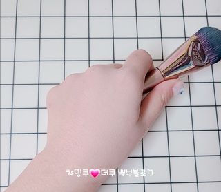 [툴앤썸] 메이크업 브러시로 바르고 호빵 스펀지로 클렌징하는 A-Z 뷰티툴 5종 — 3.5점을 준 리뷰어가 2021년 2월 올린 사용 사진