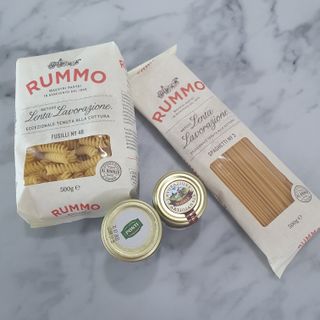 이탈리안 프리미엄 파스타 룸모 Rummo 파스타 2종 + 바질 페스토 + 블랙 트러플 페이스트 — 5점을 준 리뷰어가 2021년 7월 올린 사용 사진