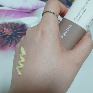 [후르디아] 끈적임 없는 착한성분 비건  핸드크림 3종 — 4점을 준 리뷰어가 2021년 10월 올린 사용 사진