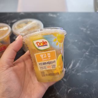 돌 MF[Dole] 파인애플컵/망고컵/복숭아컵 198g 6입X1박스 (맛 1가지 랜덤 발송) — 5점을 준 리뷰어가 2023년 6월 올린 사용 사진