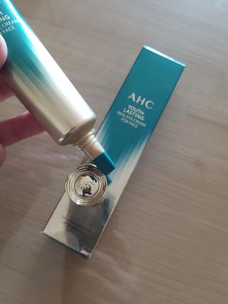 [NEW 탄력유턴 아이크림] AHC 유스 래스팅 리얼 아이크림 포 페이스 — 4점을 준 리뷰어가 2021년 2월 올린 사용 사진