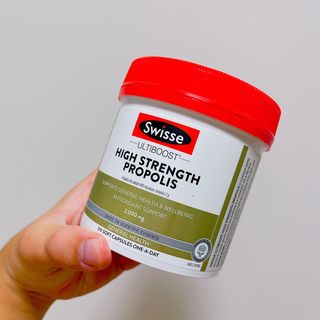 Swisse 스위스 고함량 프로폴리스 2,000mg 210정 — 5점을 준 리뷰어가 2021년 11월 올린 사용 사진
