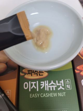 짜먹는 이지견과 짜먹는 이지아몬드, 짜먹는 이지허니피넛, 짜먹는 이지캐슈넛 각 10g X  10포 — 5점을 준 리뷰어가 2021년 1월 올린 사용 사진