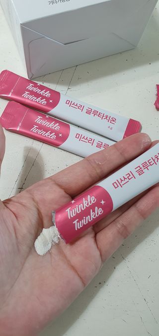메디포스트 모비타 미쓰리 글루타치온 30포 — 5점을 준 리뷰어가 2022년 12월 올린 사용 사진