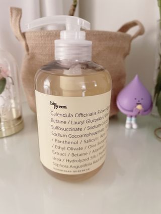 빅그린 안티 헤어로스 탈모 카렌듈라 바이옴 샴푸 500ml (지성두피용) — 4점을 준 리뷰어가 2022년 7월 올린 사용 사진