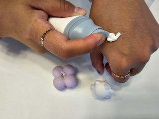 [스킨1004] 마다가스카르 센텔라 히알루-시카 워터핏 선세럼 50ml — 5점을 준 리뷰어가 2024년 5월 올린 사용 사진