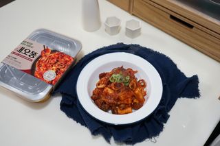 화끈한녀석들 새오똥400g 새우,오징어,똥집 볶음요리 소스,밀떡, 참기름 포함 — 4점을 준 리뷰어가 2022년 11월 올린 사용 사진